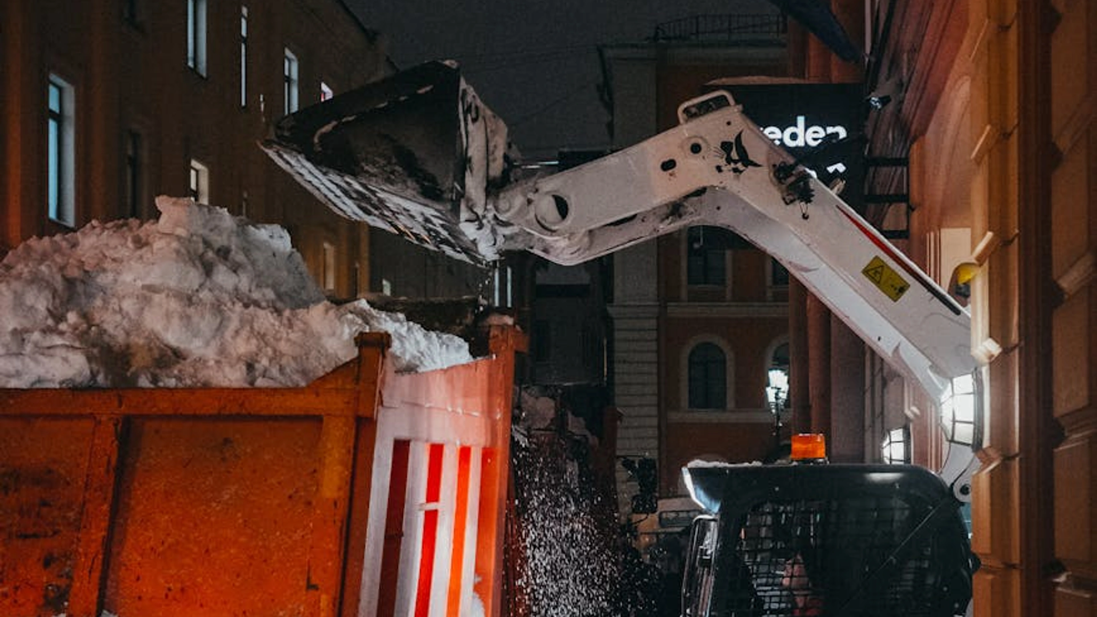 How do you actually start a hoarder cleanout in Olivehurst without feeling overwhelmed or judged? in Yuba City