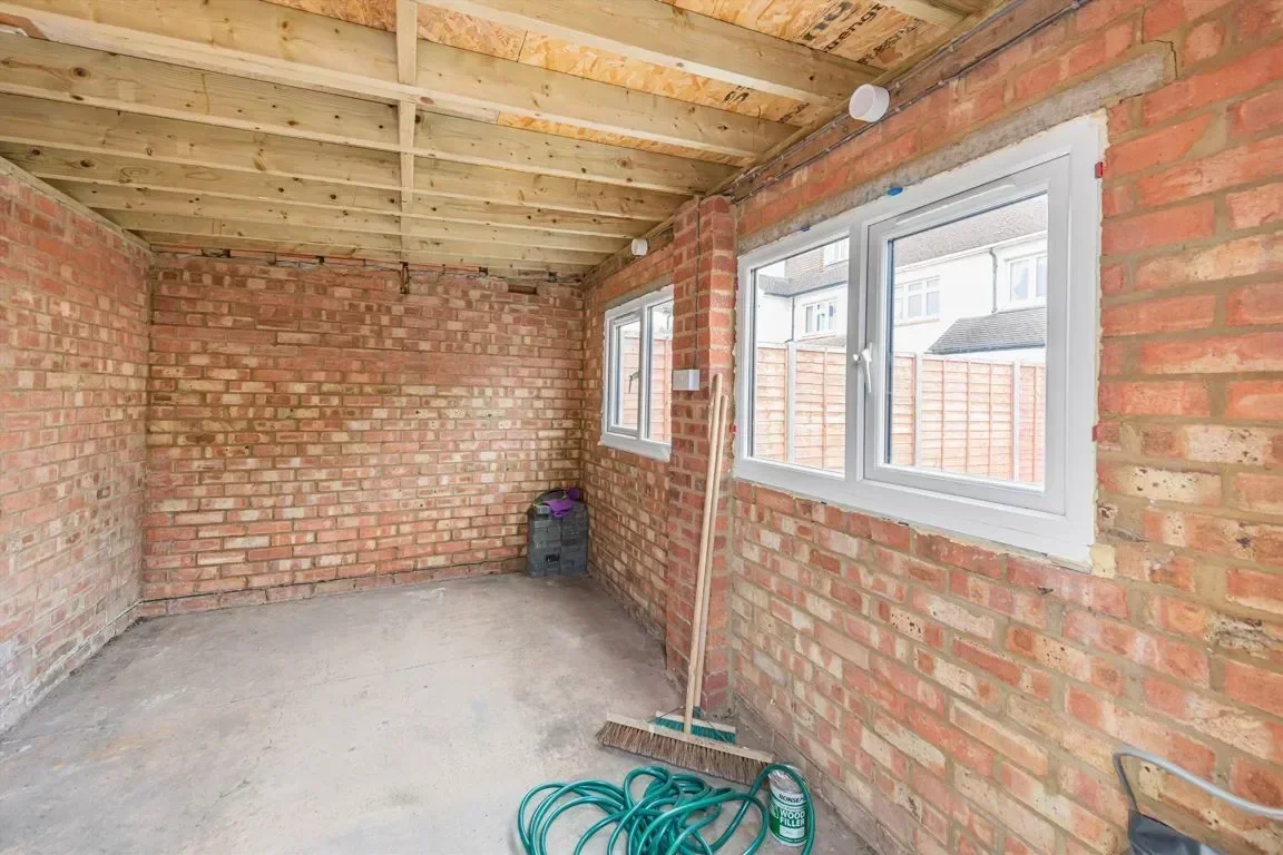 Glasbrook Aenue - New image 3