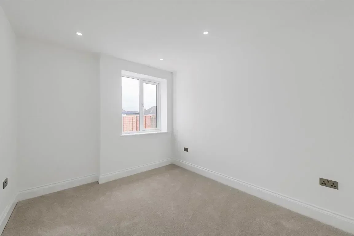 Glasbrook Aenue - New image 7