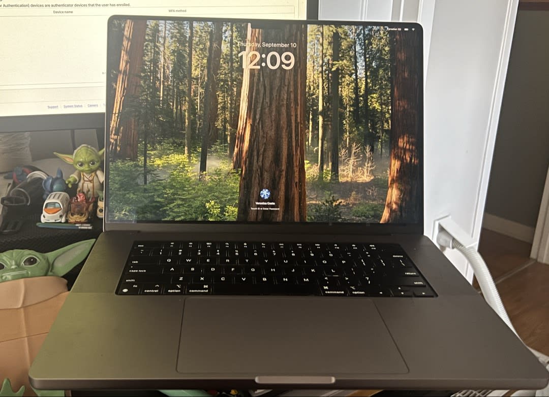 MacBook Pro 16" M2 — foto 2 de 4