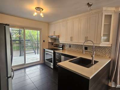 1 mês grátis! Condo 3 quartos (5 1/2) em Laval