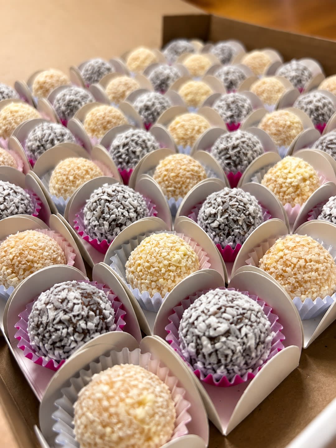 Brigadeiros Gourmet Artesanais | veja o Instagram — foto 2 de 6