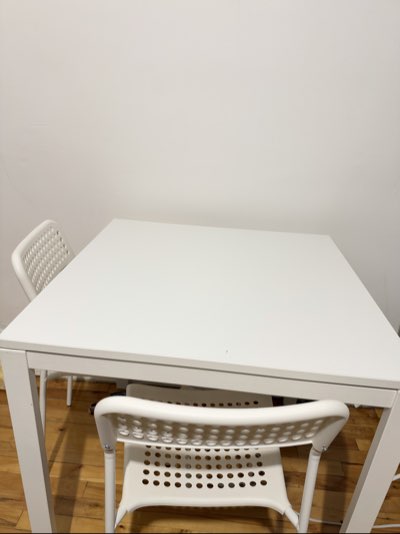 Mesa + 2 cadeiras