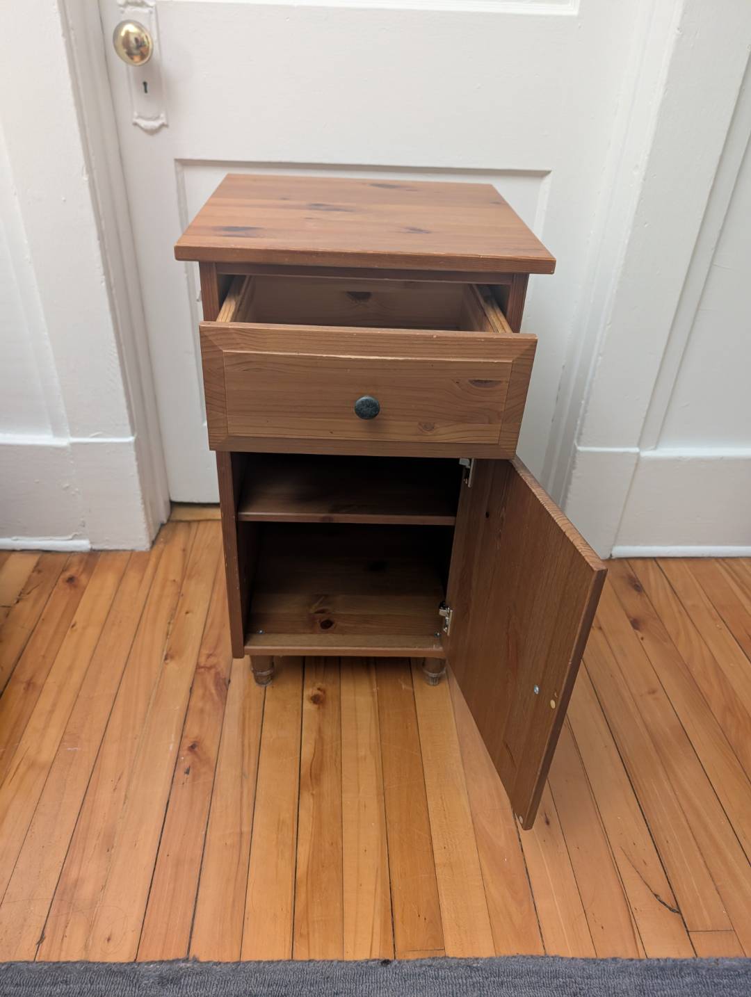Hemnes nightstand — foto 3 de 3