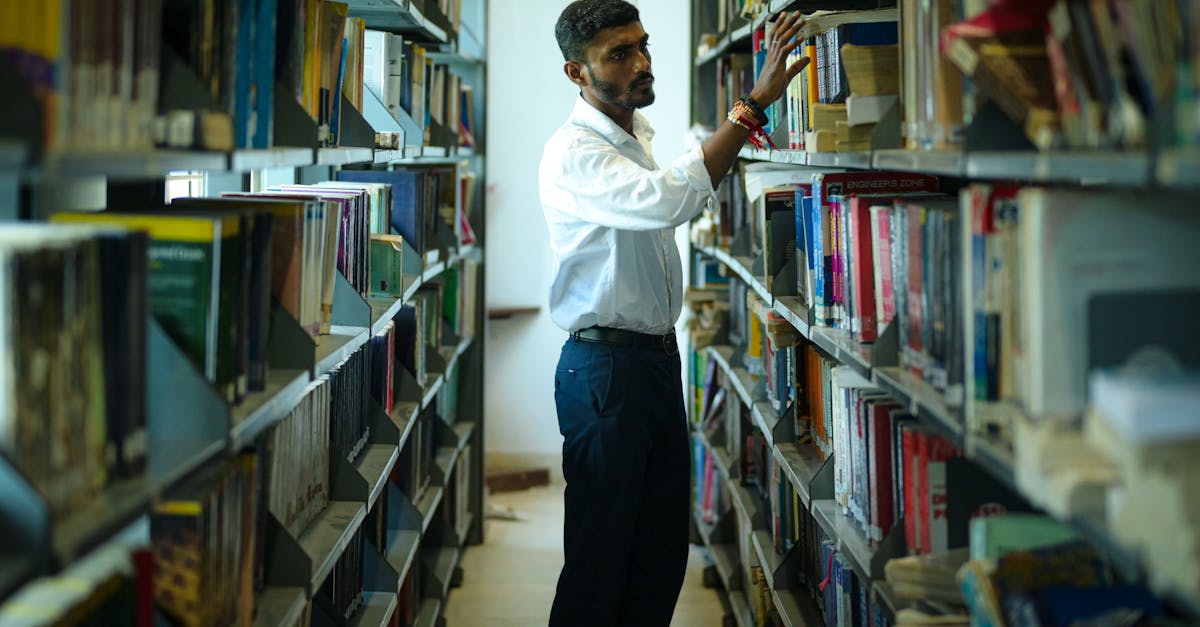 Capitec vs Standard Bank: choosing the best student bank