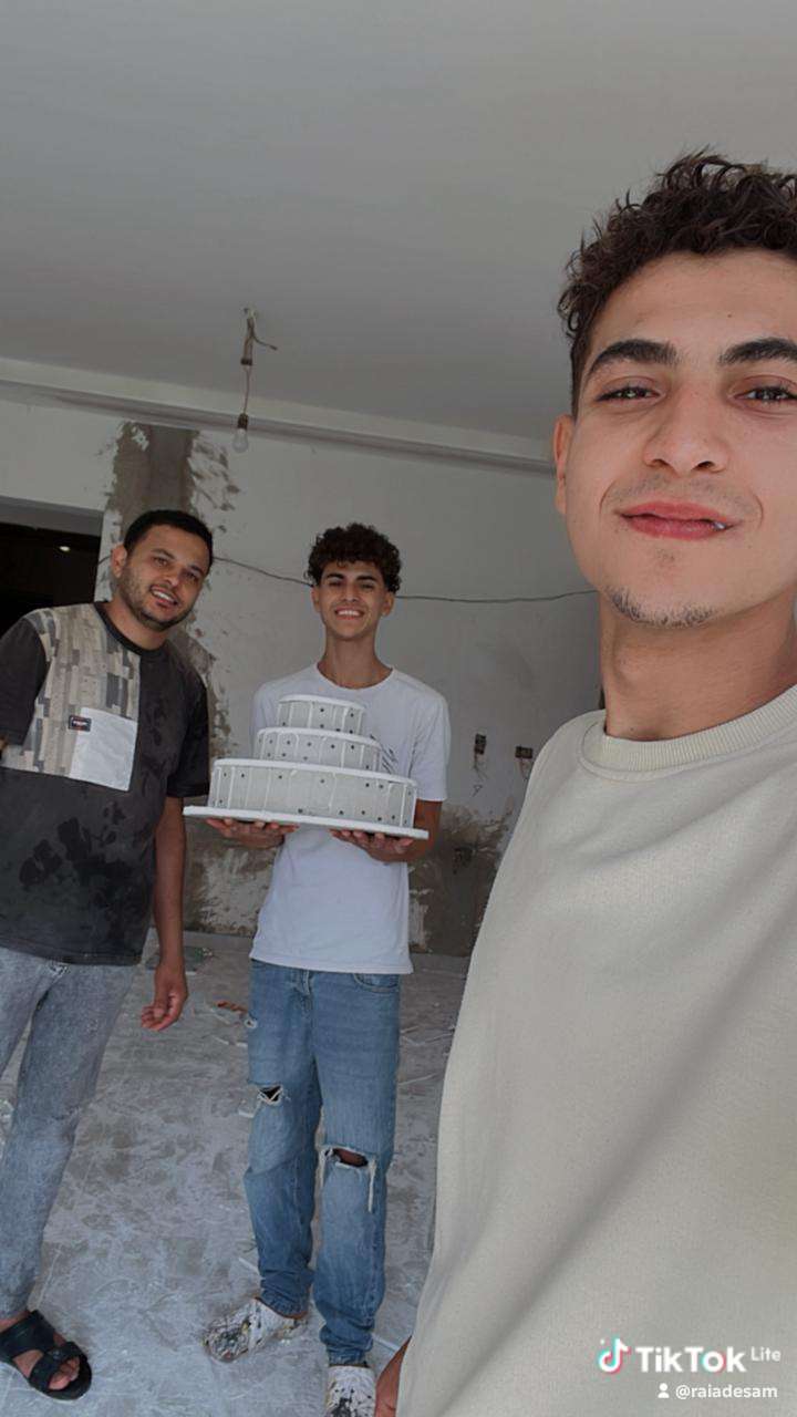 رياض ادم — صورة 1