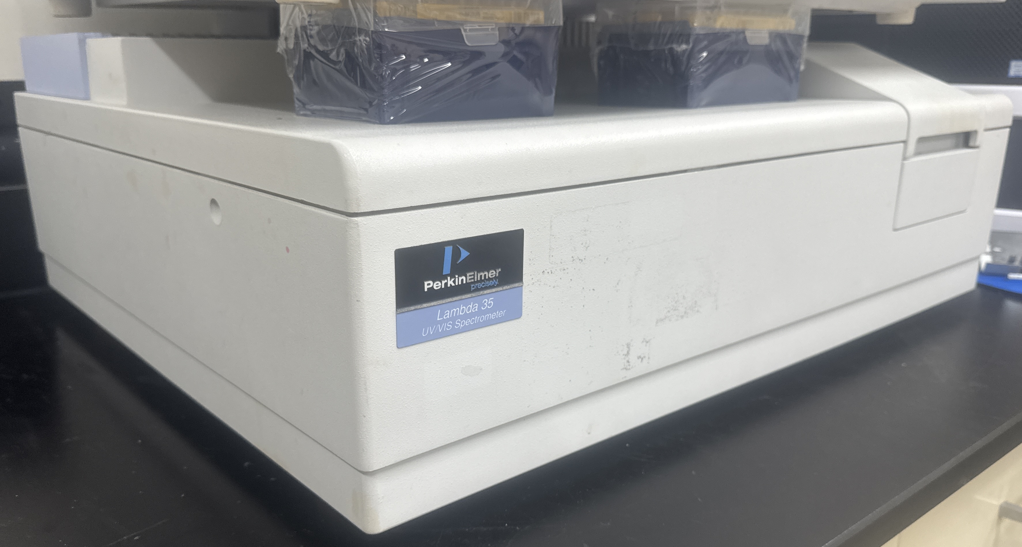 Perkin Elmer 35 UV-Vis Spectrophotometer thumbnail 3