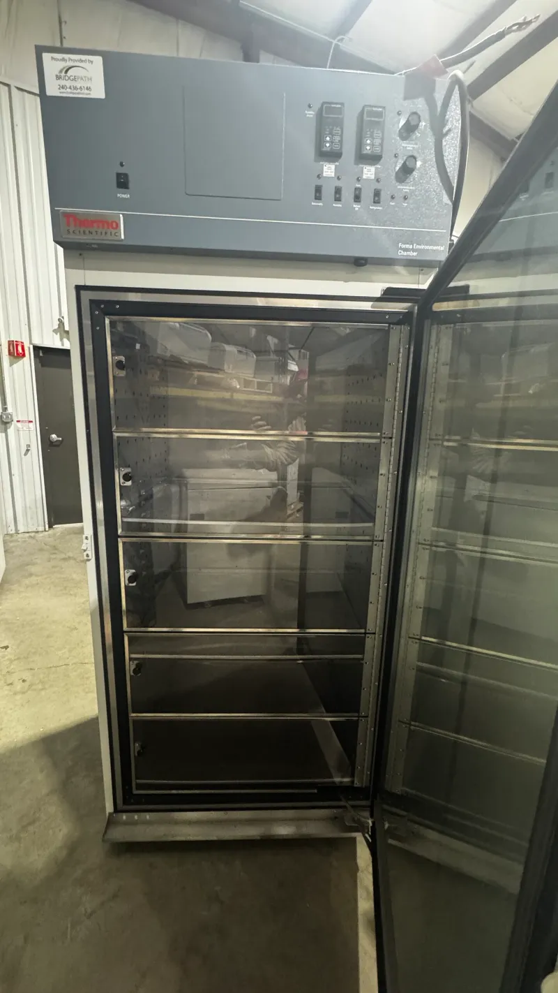Thermo Scientific 3940 Environmental Chamber thumbnail 10