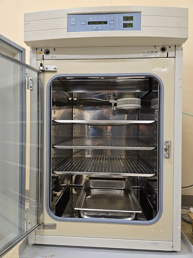 Thermo Scientific FORMA 3110 Water-Jacketed CO2 Cell/Tissue Culture Incubator thumbnail 5