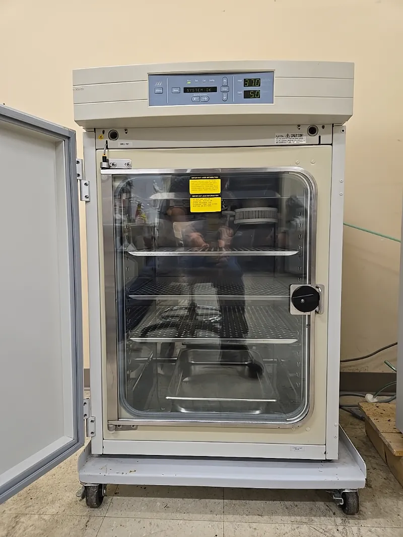Thermo Scientific FORMA 3110 Water-Jacketed CO2 Cell/Tissue Culture Incubator thumbnail 4
