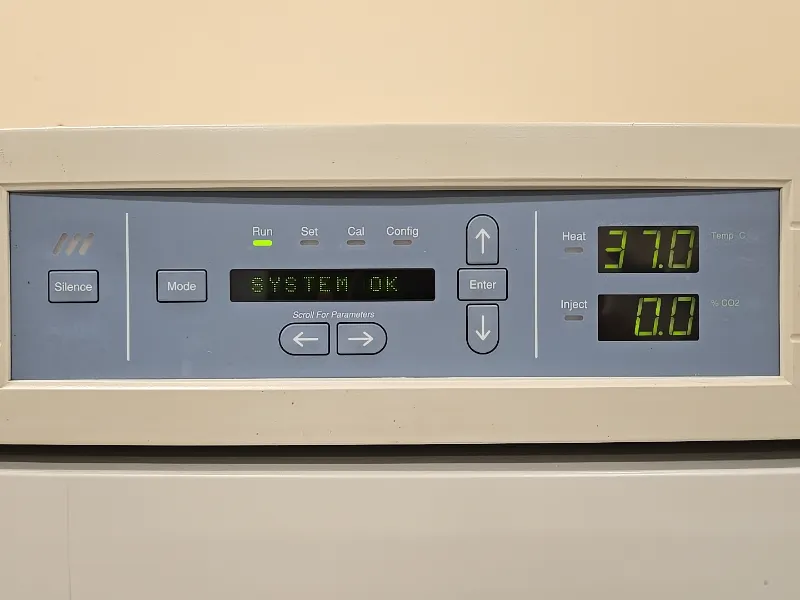 Thermo Scientific FORMA 3110 Water-Jacketed CO2 Cell/Tissue Culture Incubator thumbnail 2