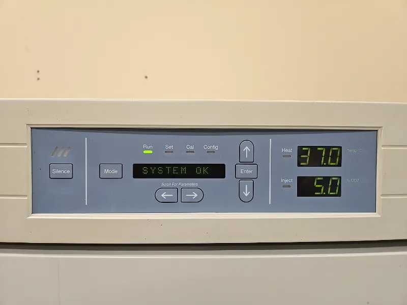 Thermo Scientific FORMA 3110 Water-Jacketed CO2 Cell/Tissue Culture Incubator thumbnail 3