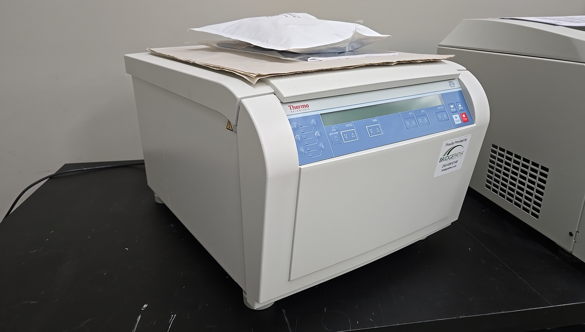 Thermo Scientific ST-16 Ventilated Benchtop Centrifuge thumbnail 4