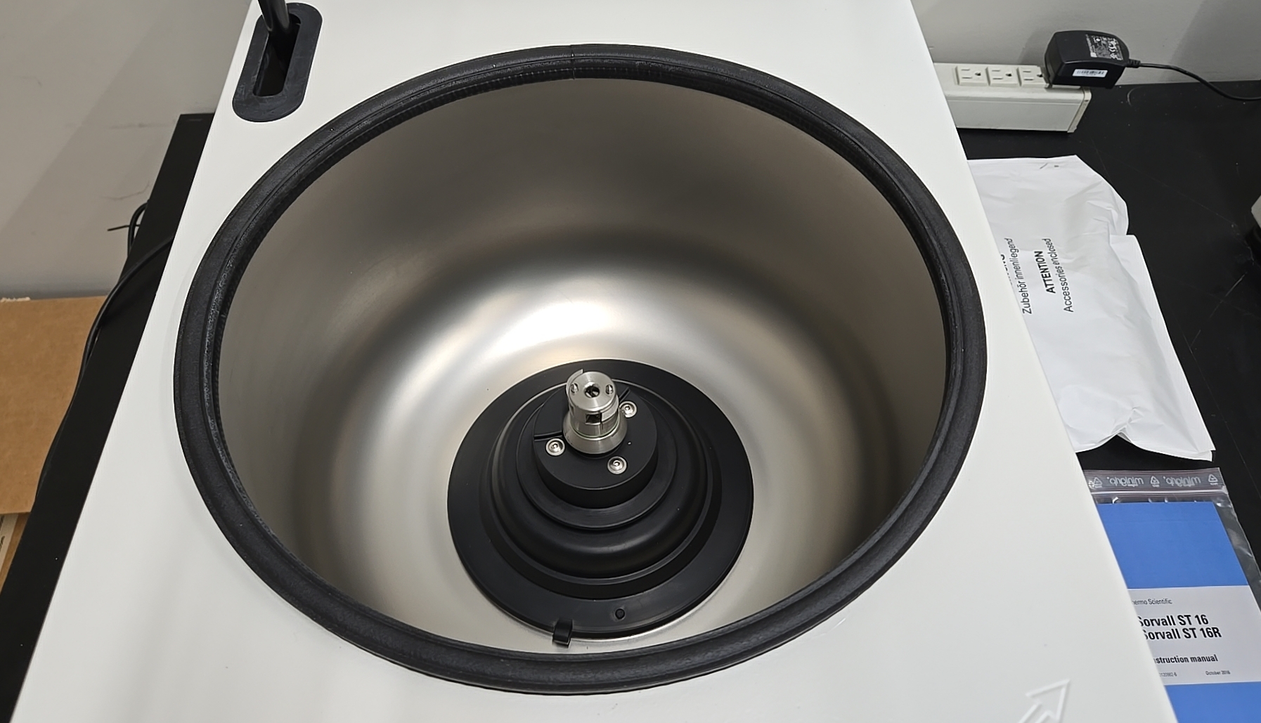 Thermo Scientific ST-16 Ventilated Benchtop Centrifuge thumbnail 5