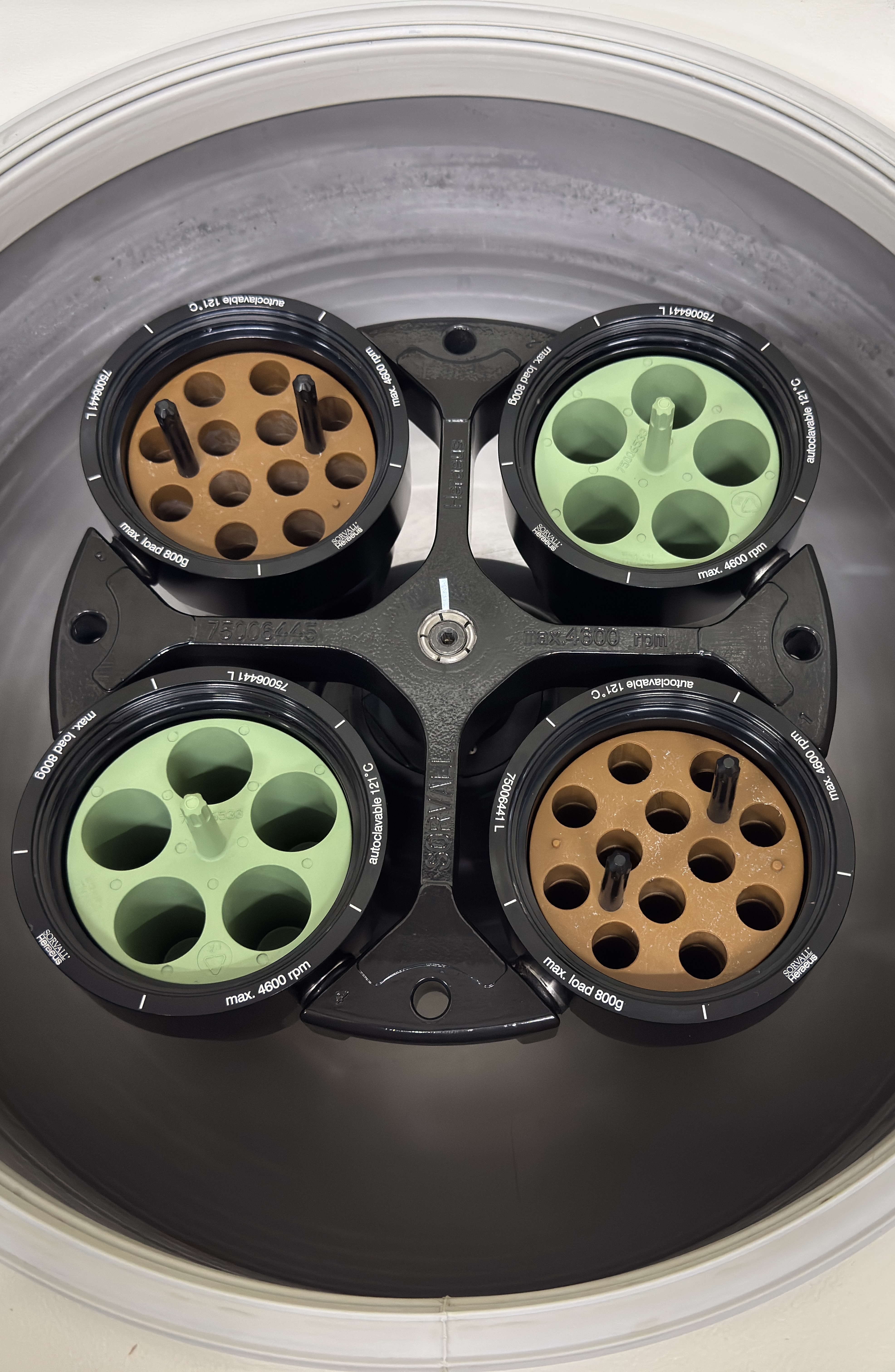 Thermo Scientific RT Refrigerated Centrifuge with Rotor and buckets thumbnail 9