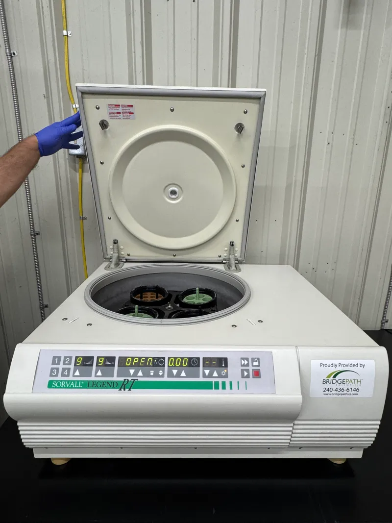Thermo Scientific RT Refrigerated Centrifuge with Rotor and buckets thumbnail 4