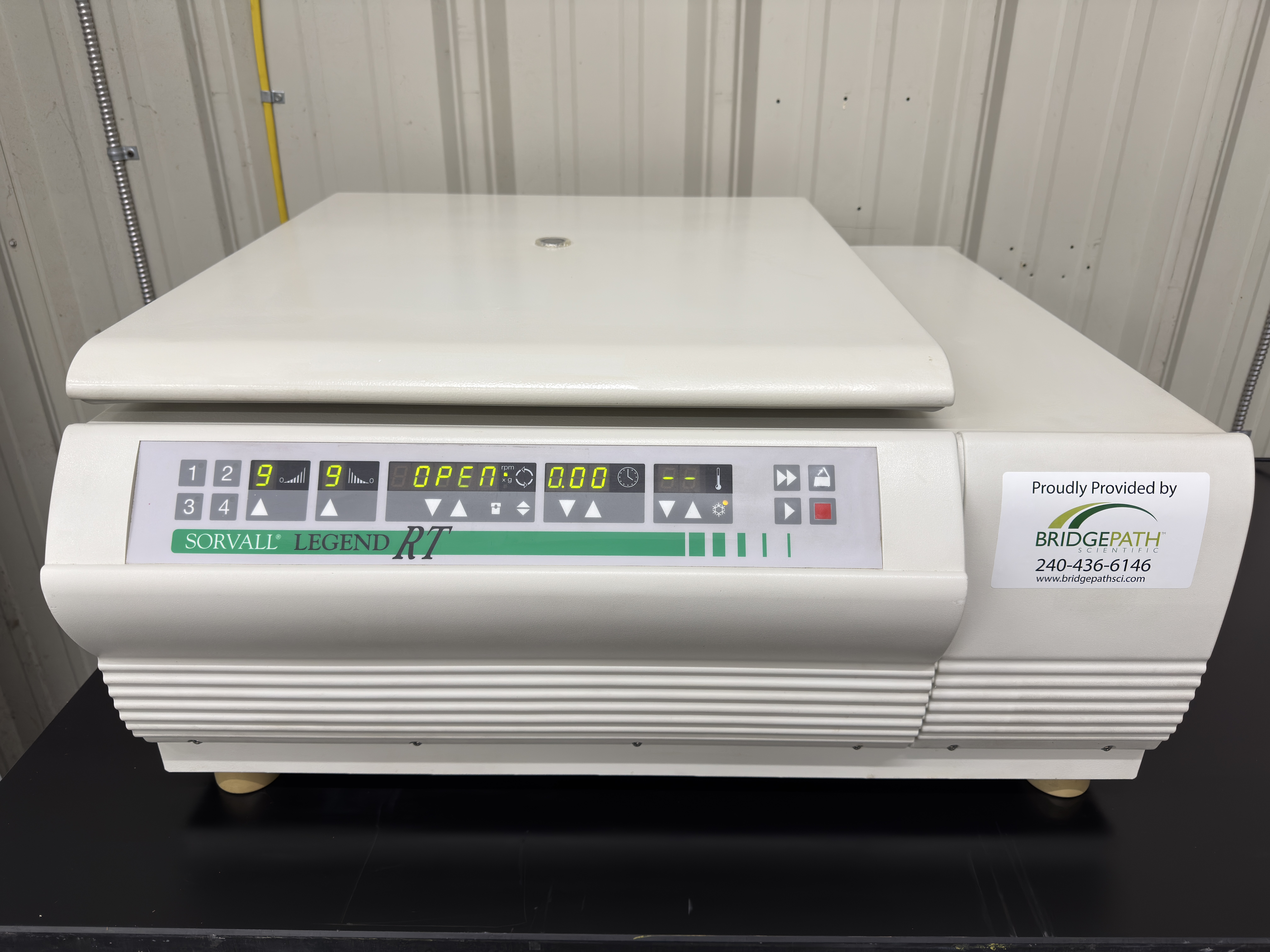Thermo Scientific RT Refrigerated Centrifuge with Rotor and buckets thumbnail 2