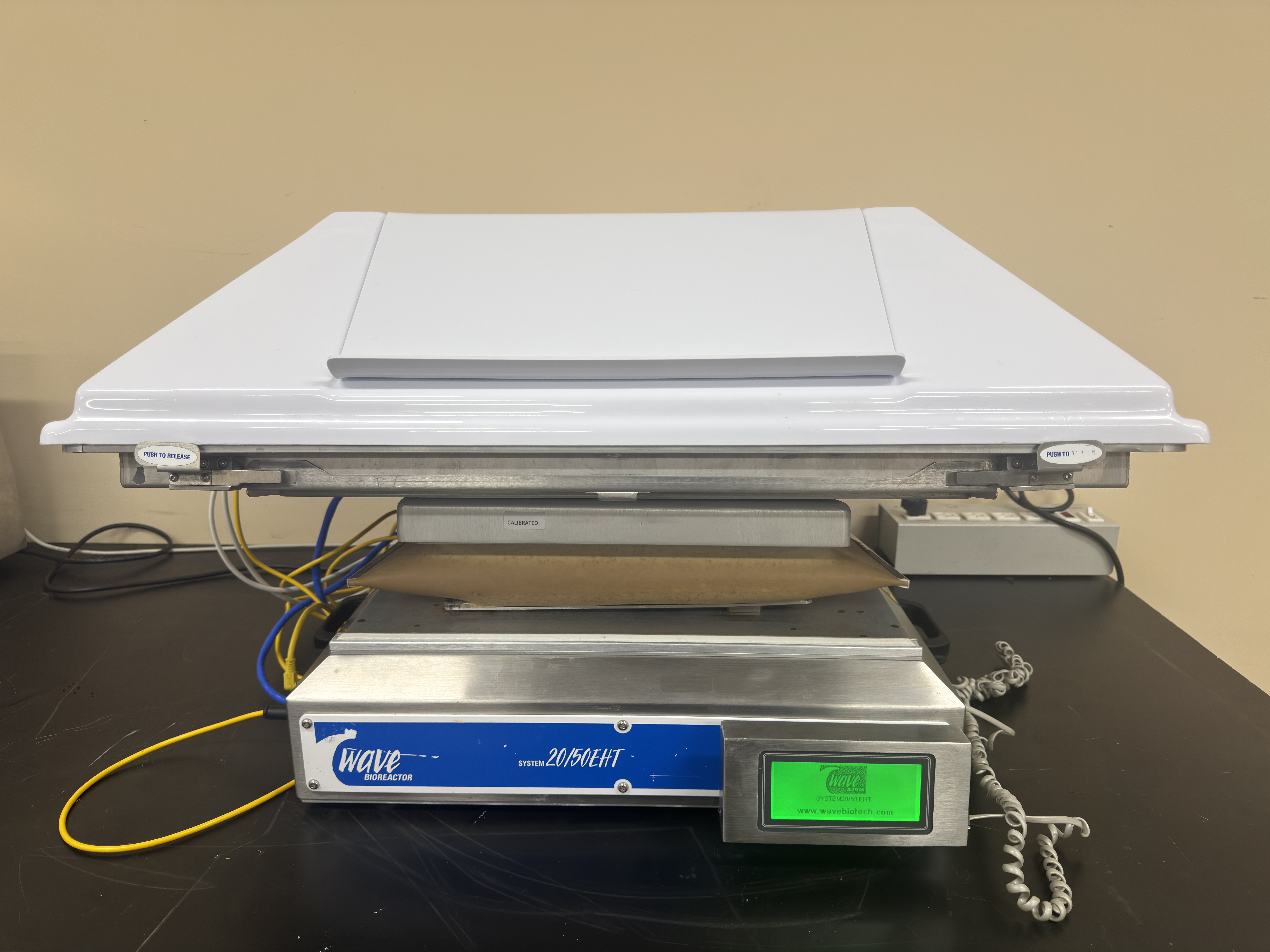 GE WAVE Bioreactor 20/50 EHT system thumbnail 2