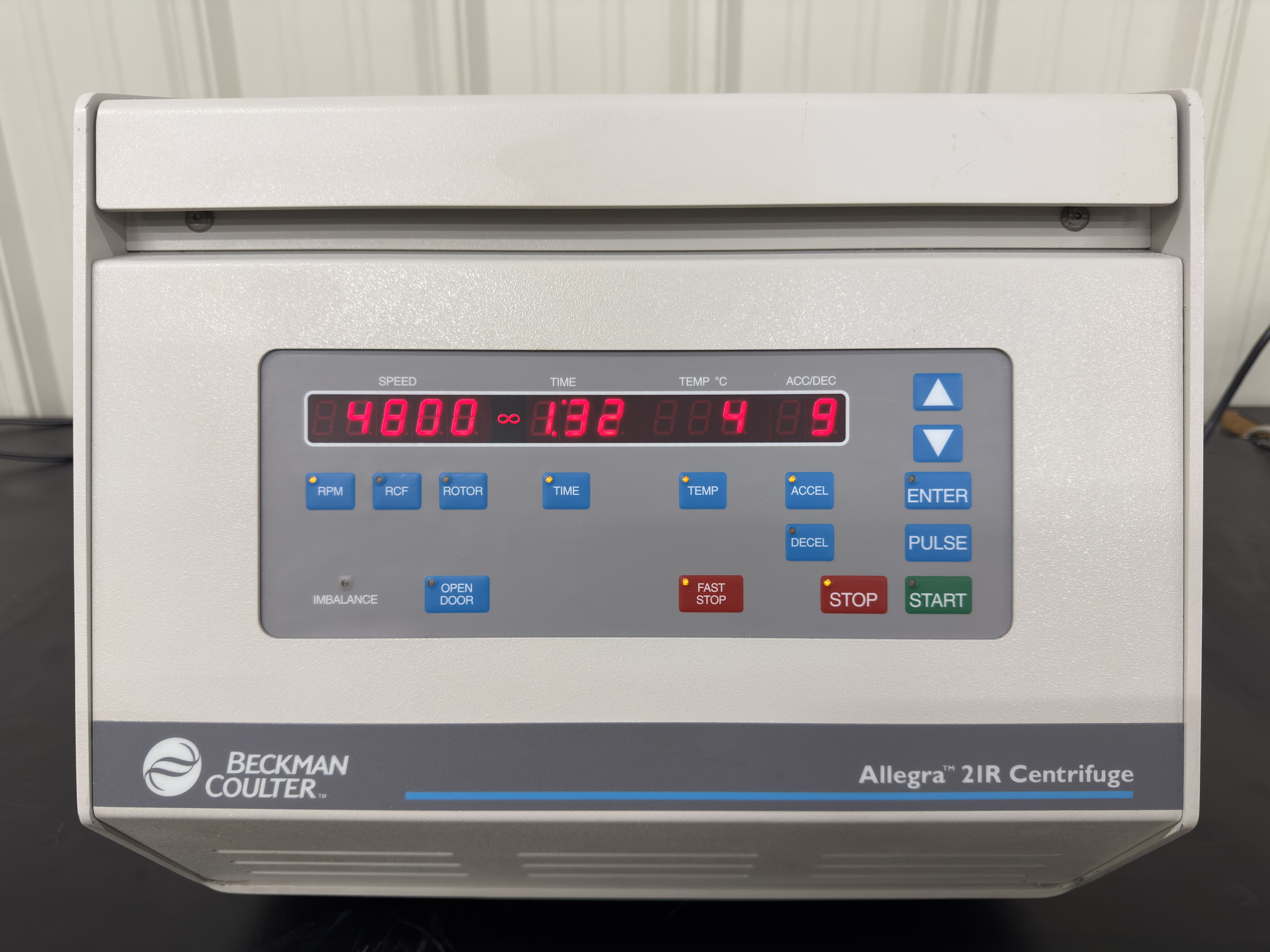 Beckman 21R Refrigerated Benchtop Centrifuge thumbnail 2