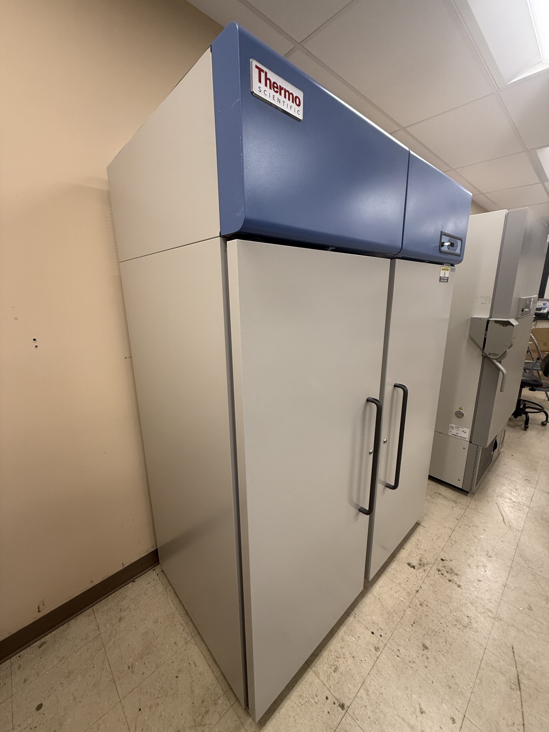 Thermo Scientific Revco 51 cu. ft. REL5004A Dbl Door. Refrigerator thumbnail 2
