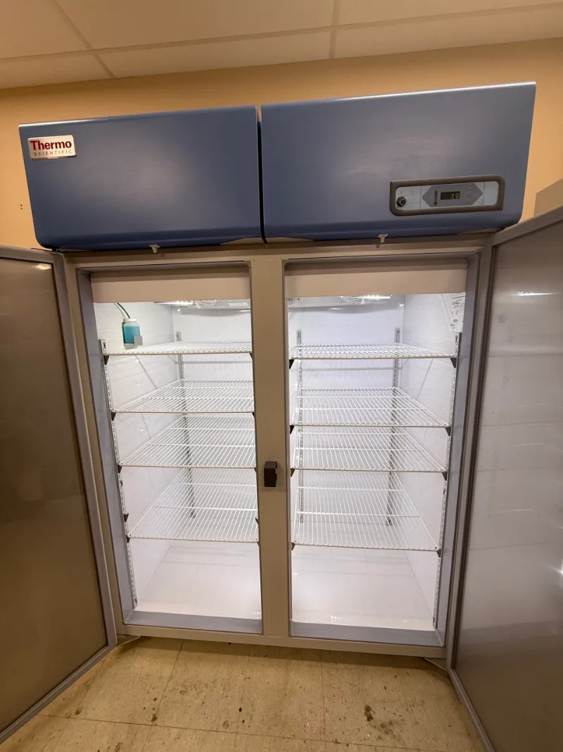 Thermo Scientific Revco 51 cu. ft. REL5004A Dbl Door. Refrigerator thumbnail 4