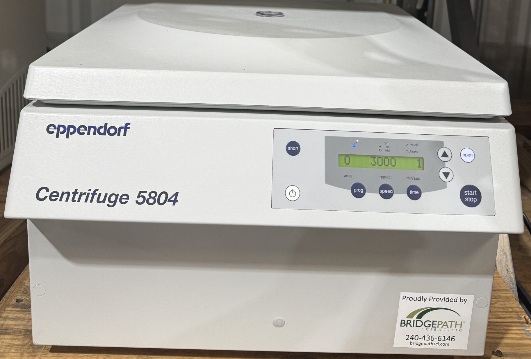 Eppendorf 5804 Benchtop Centrifuge thumbnail 2