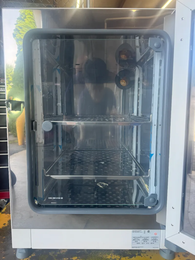 VWR 2.6 cu. ft. Gravity Convection Oven  thumbnail 4