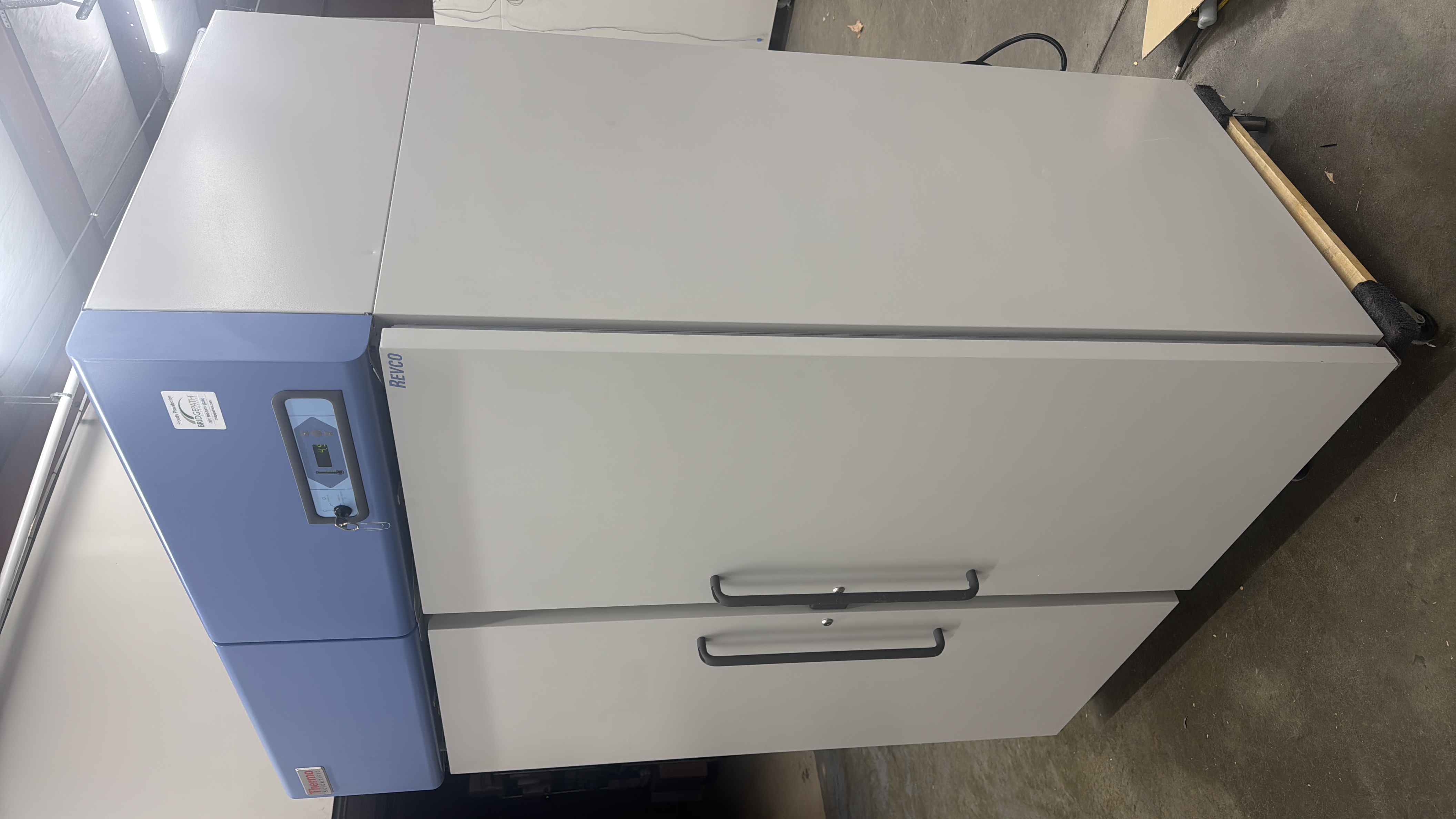 Thermo Scientific REL 2 Door High-Performance Laboratory Refrigerator thumbnail 3