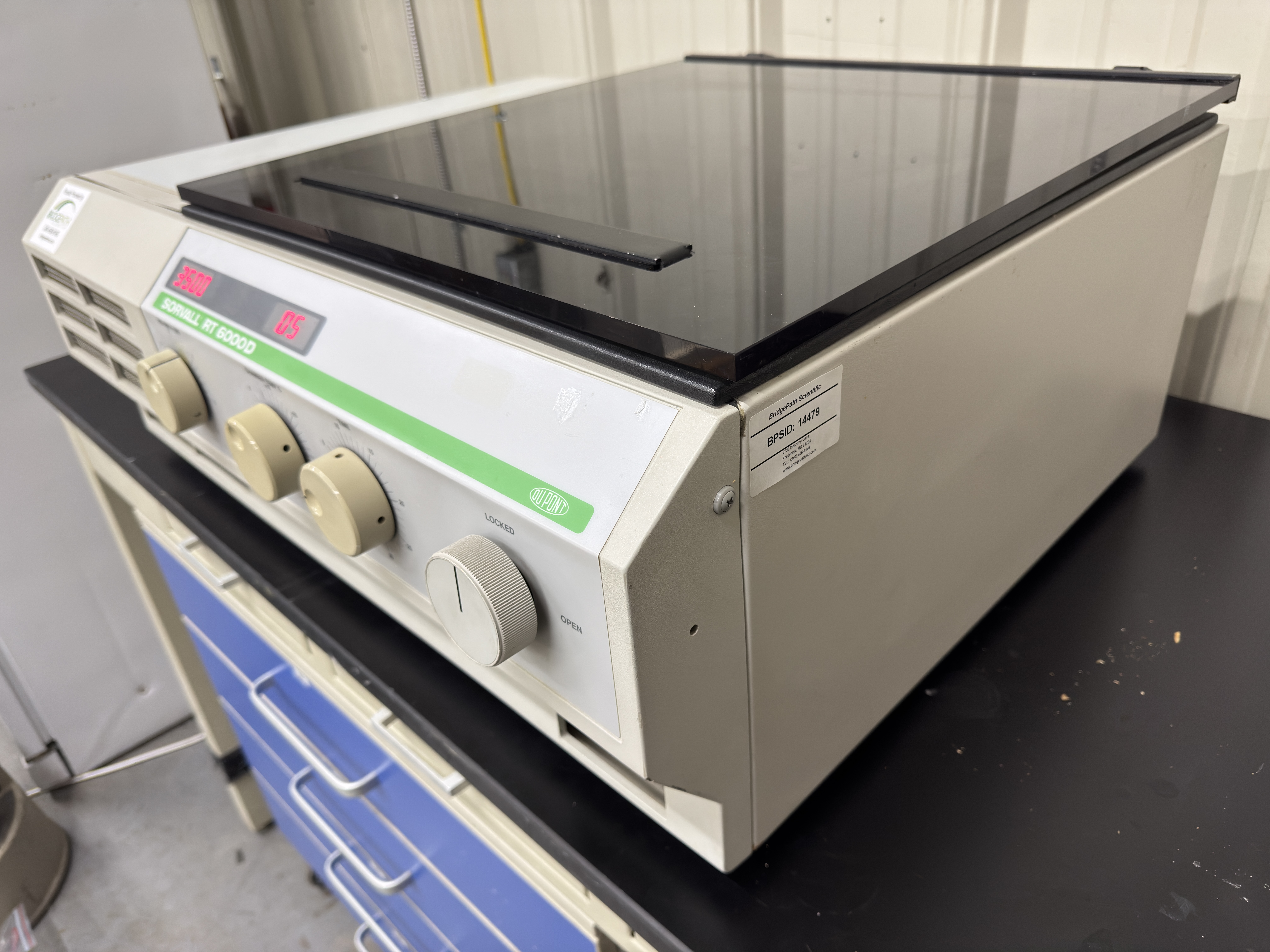 Thermo Scientific RT6000D Refrigerated Benchtop Centrifuge thumbnail 3
