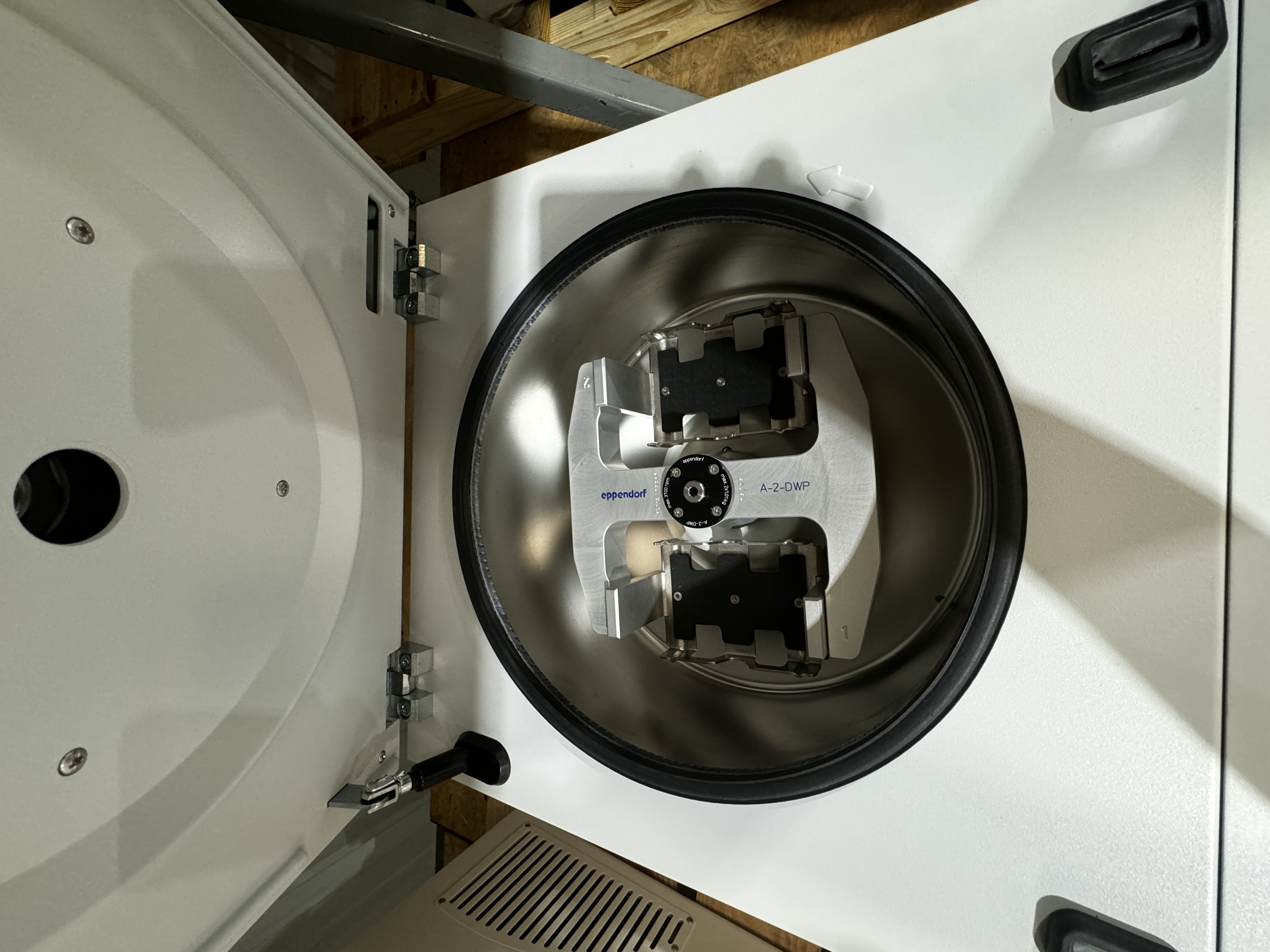 Eppendorf 5804 Benchtop Centrifuge thumbnail 7