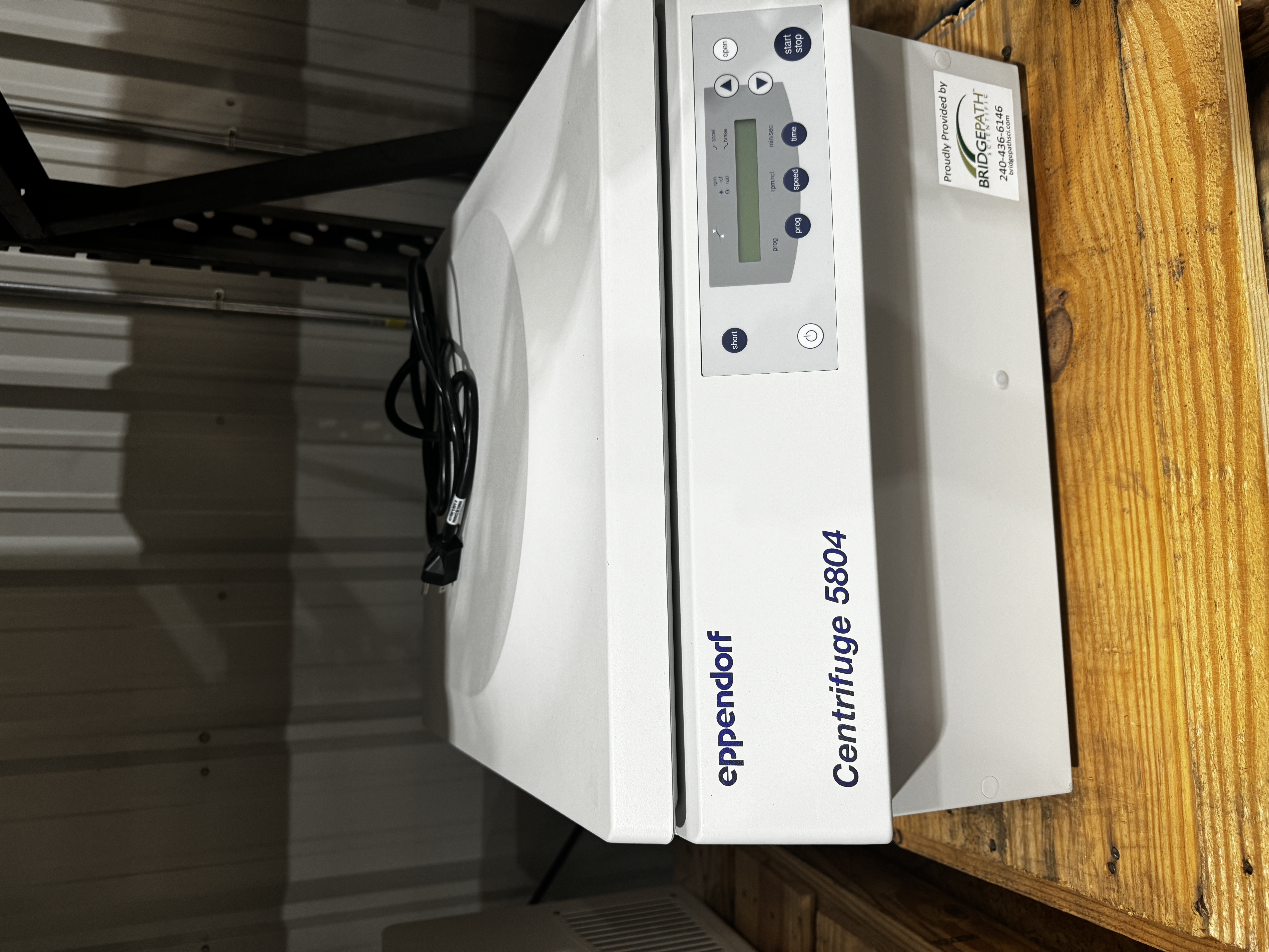 Eppendorf 5804 Benchtop Centrifuge thumbnail 2