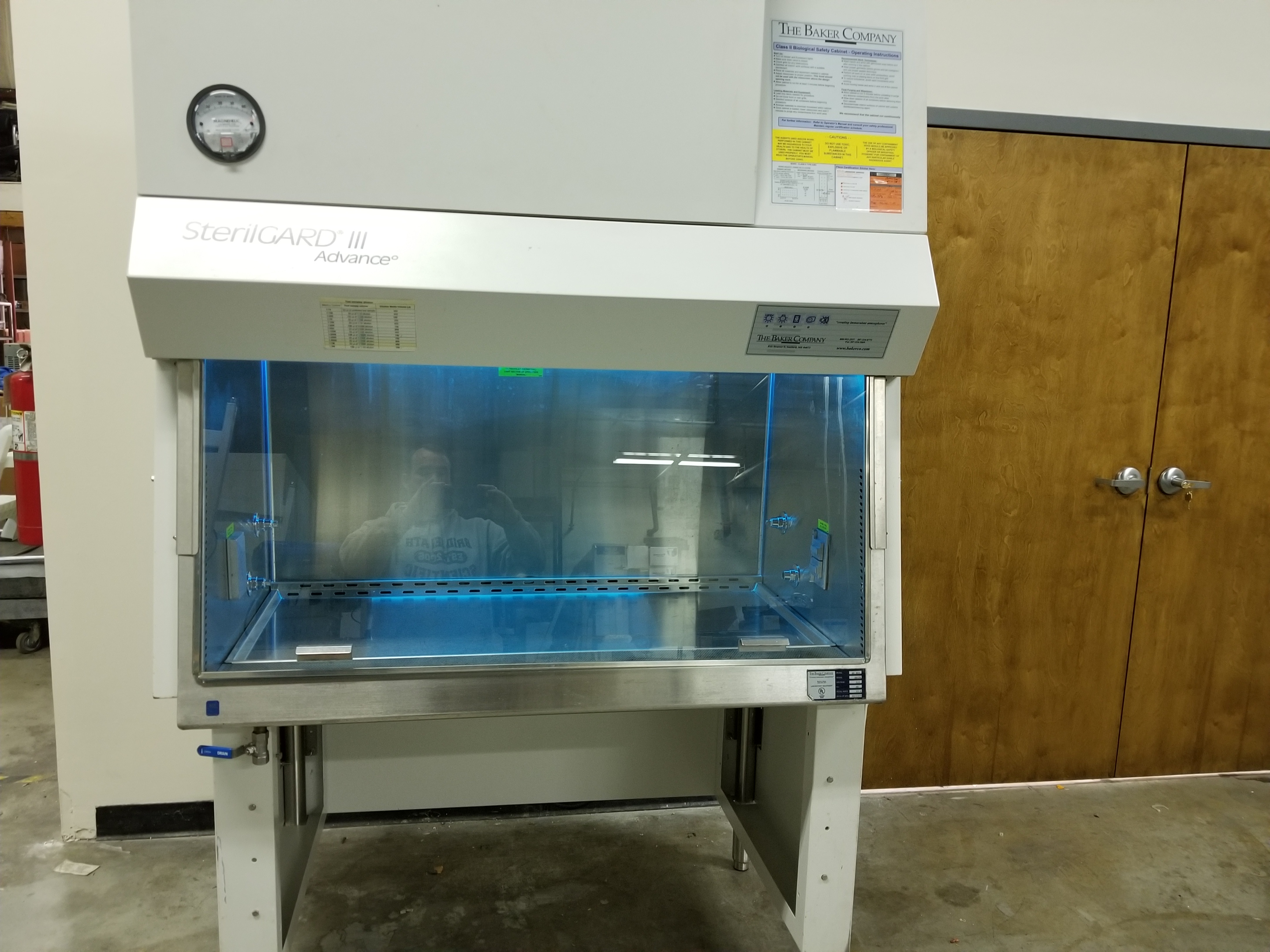 Baker SterilGARD III Advance Class II A2 6ft Biosafety Cabinet thumbnail 3