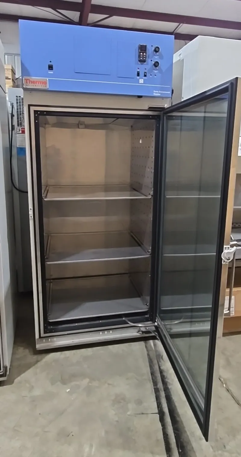 Thermo Scientific 29 cu.ft. Forma 3920 Refrigerated Environmental Chamber thumbnail 2