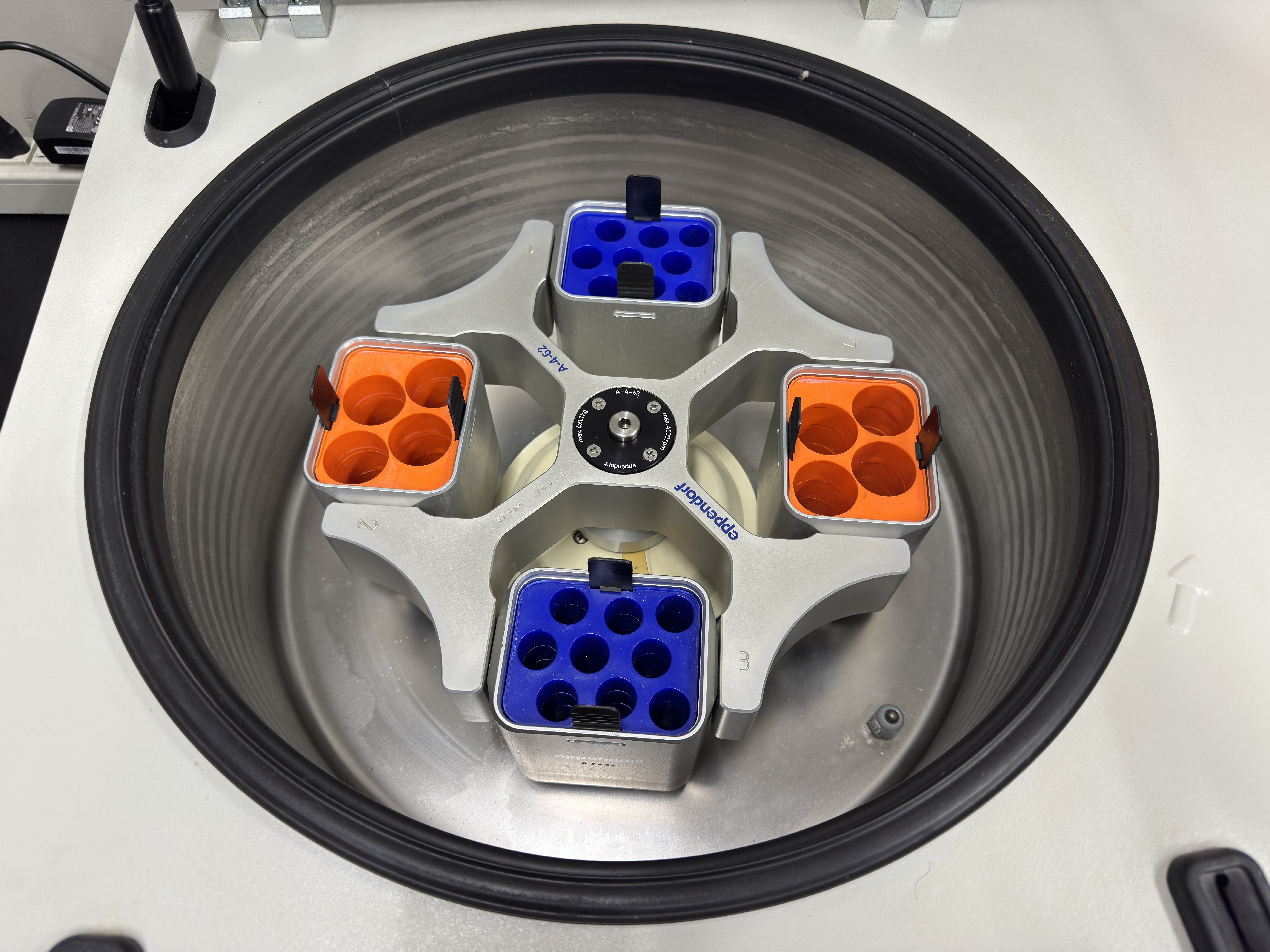 Eppendorf 5810R Refrigerated Benchtop Centrifuge thumbnail 8