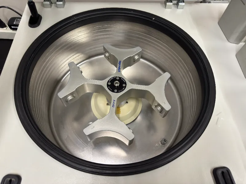 Eppendorf 5810R Refrigerated Benchtop Centrifuge thumbnail 5
