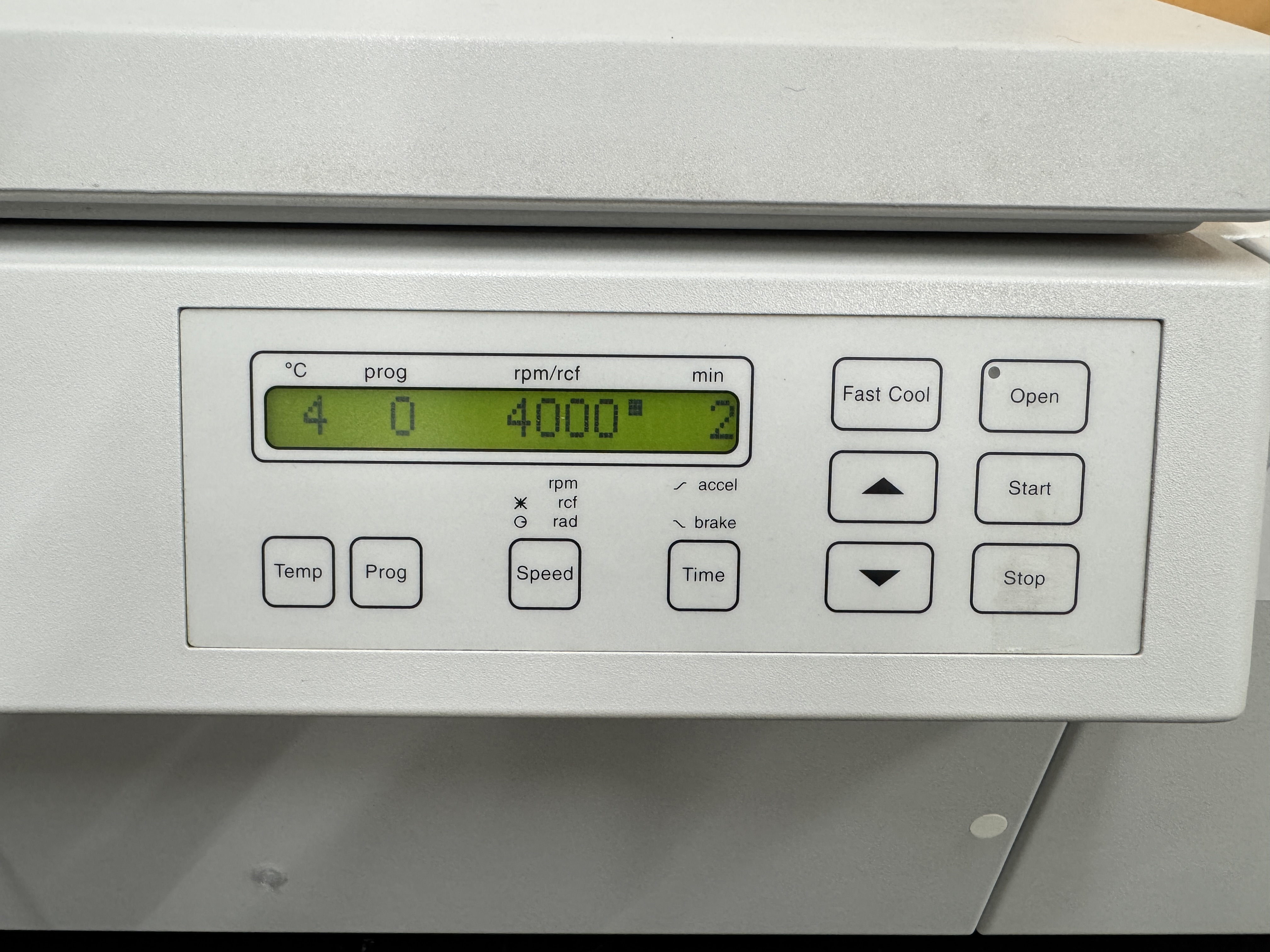 Eppendorf 5810R Refrigerated Benchtop Centrifuge thumbnail 3