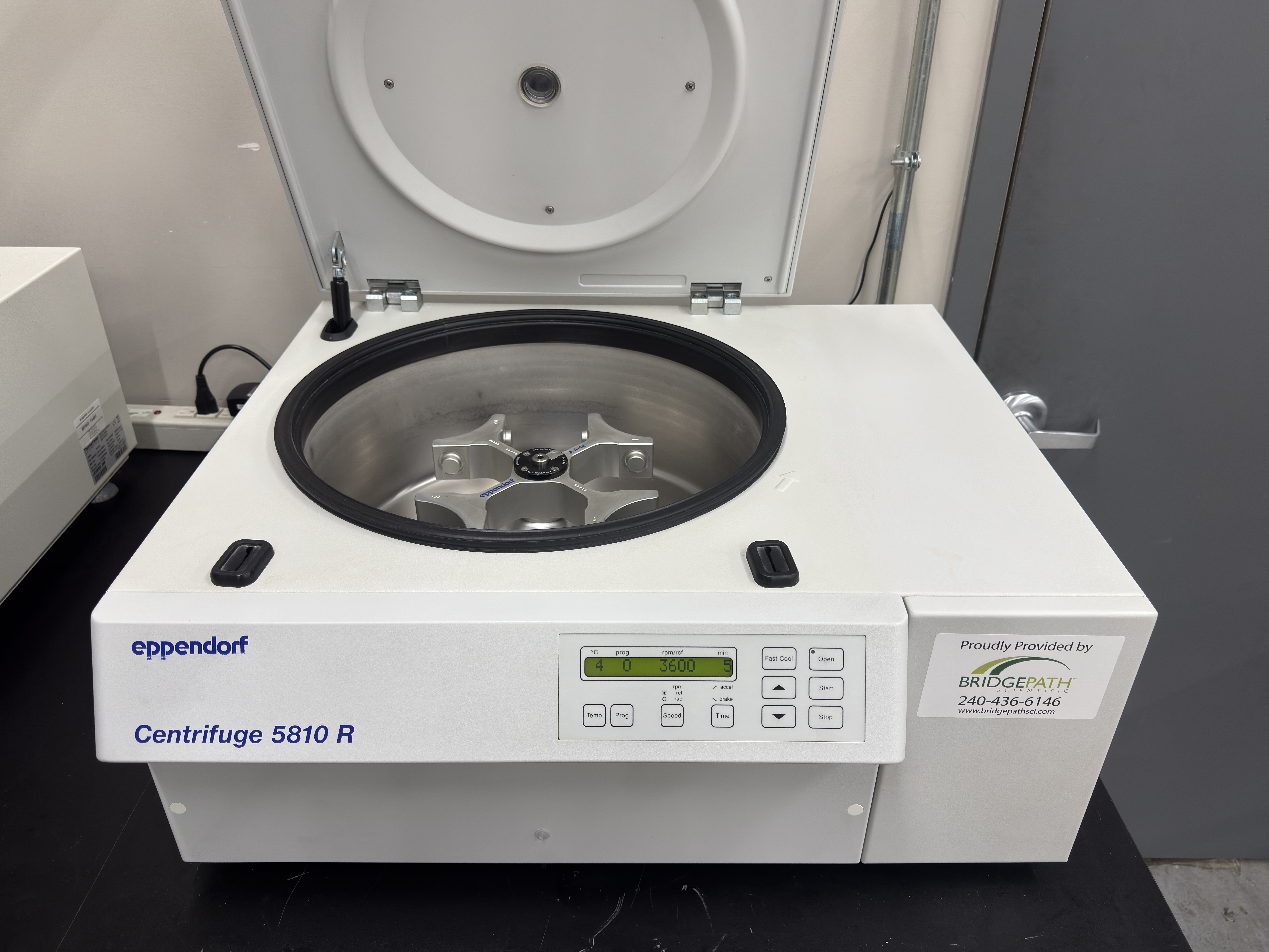 Eppendorf 5810R Refrigerated Benchtop Centrifuge thumbnail 4