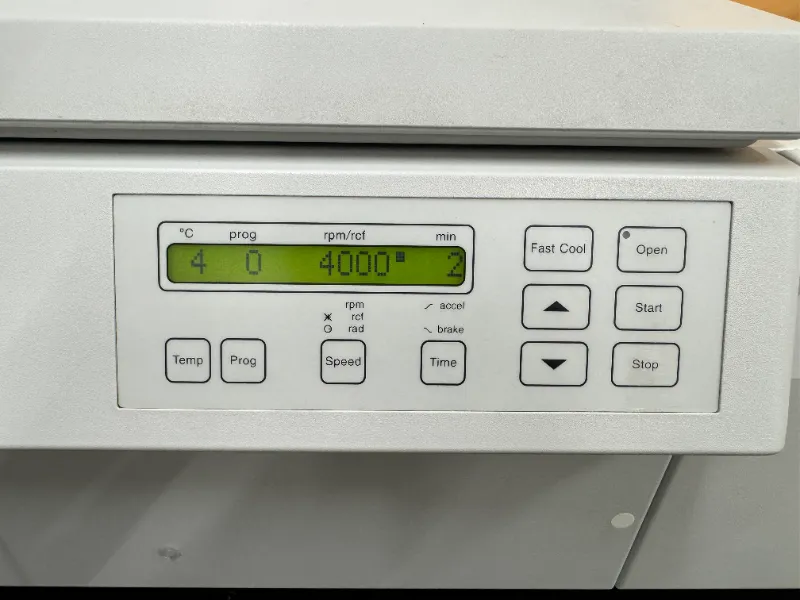 Eppendorf 5810R Refrigerated Benchtop Centrifuge thumbnail 3