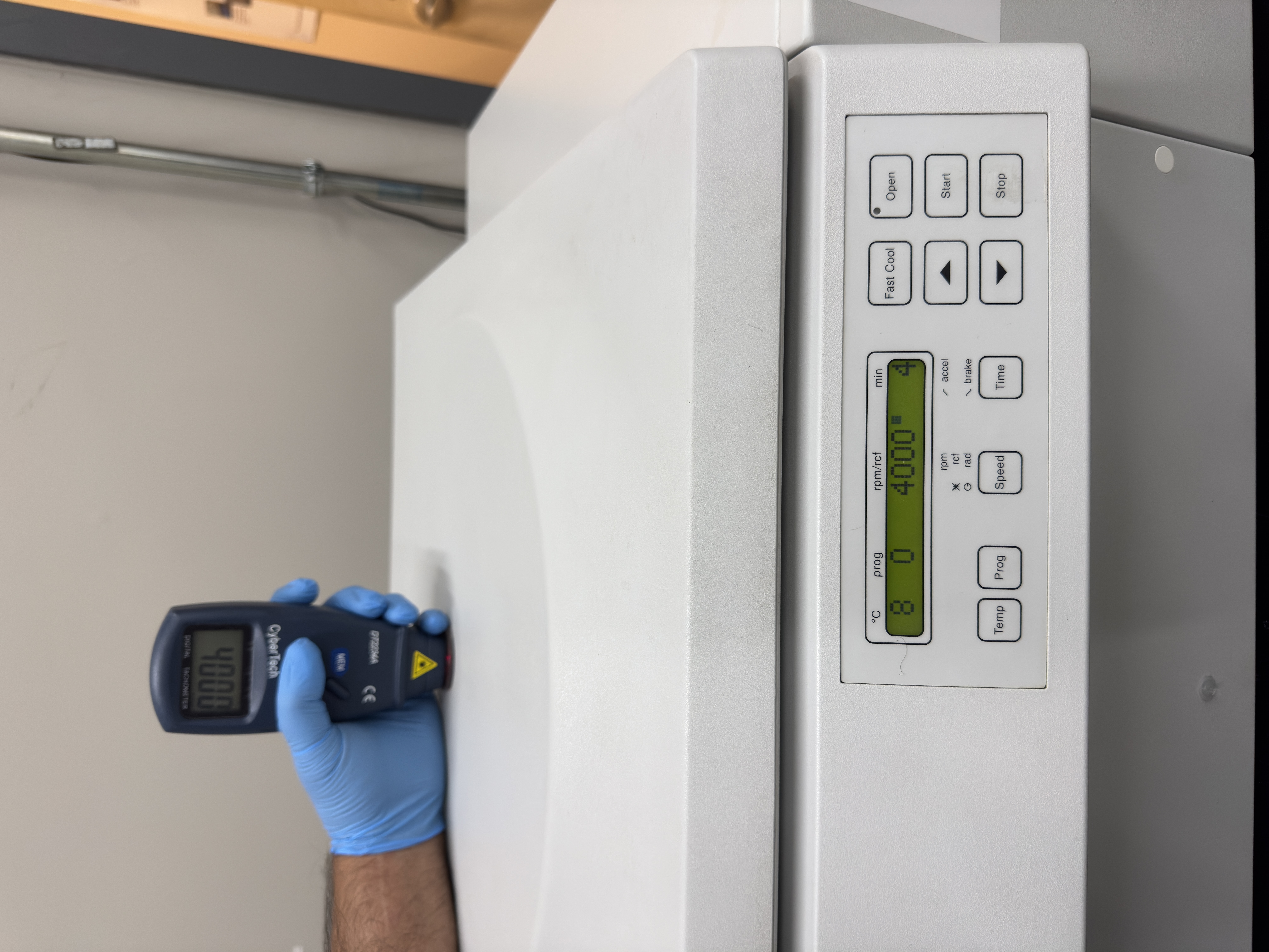 Eppendorf 5810R Refrigerated Benchtop Centrifuge thumbnail 2