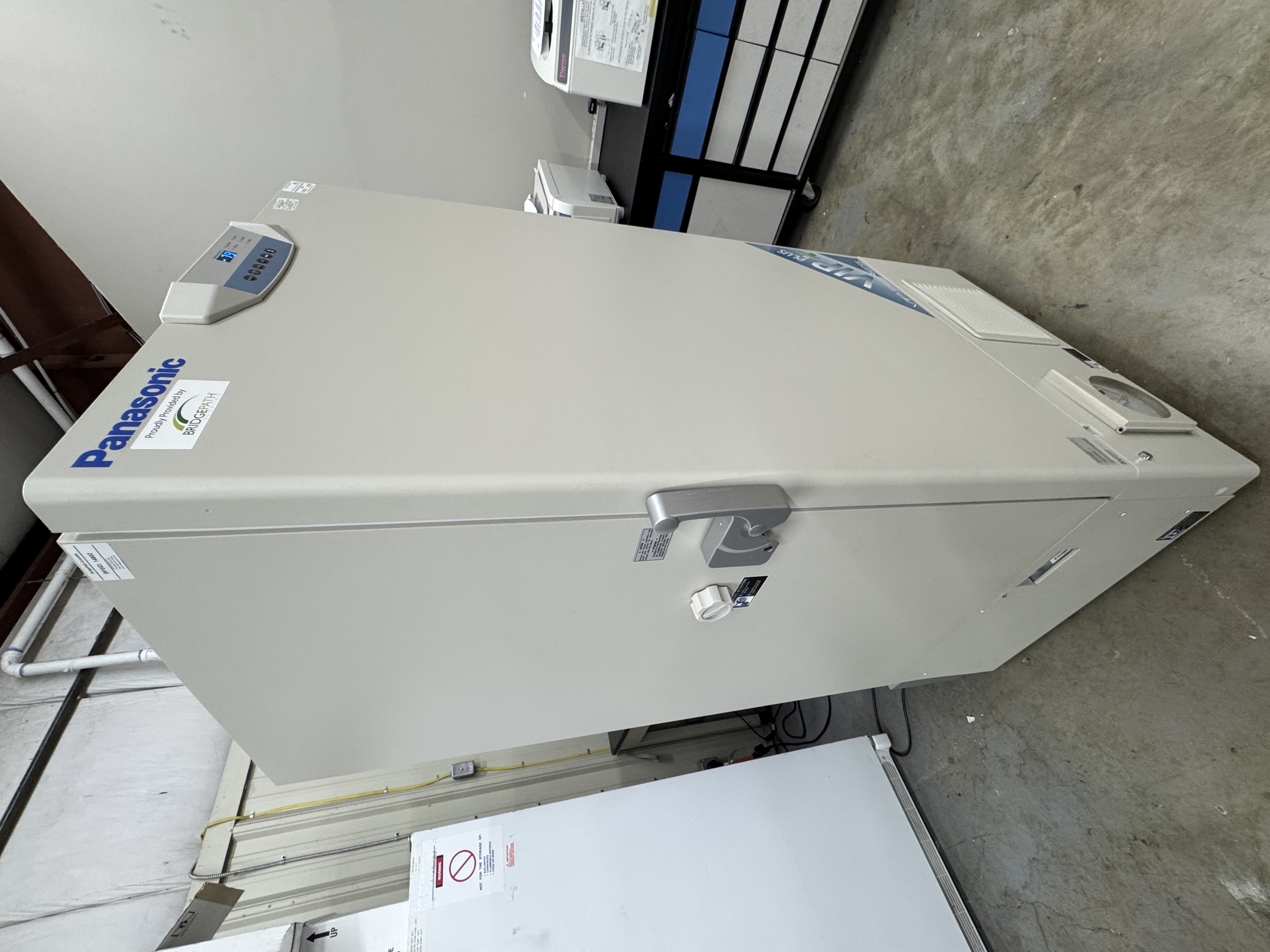 Panasonic MDF-U76VC -50°C to -86°C 25.7 cu. ft Ultra Low Freezer thumbnail 2