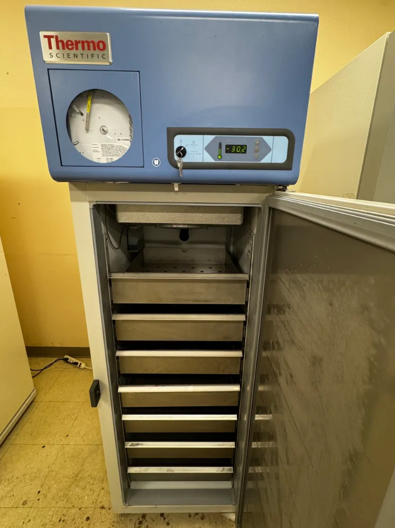 Thermo Scientific UFP1230A Revco Freezer 11.5-cu ft | 326L thumbnail 4