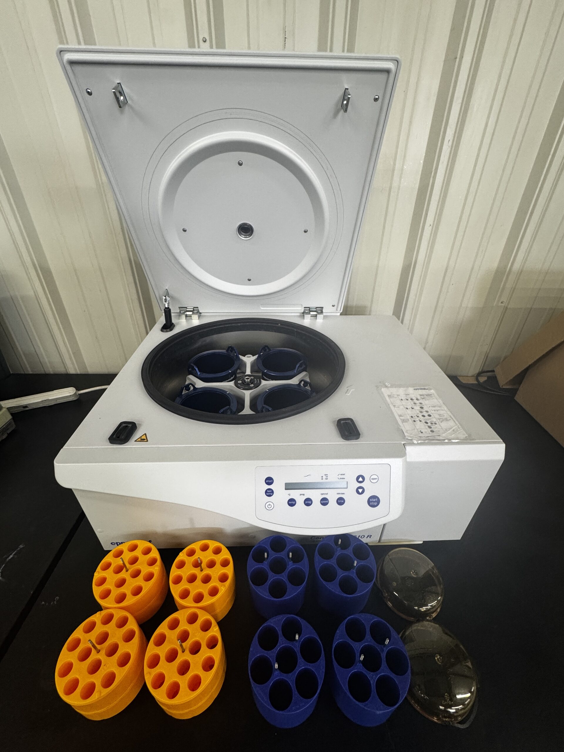 Eppendorf 5810 Benchtop Centrifuge thumbnail 2