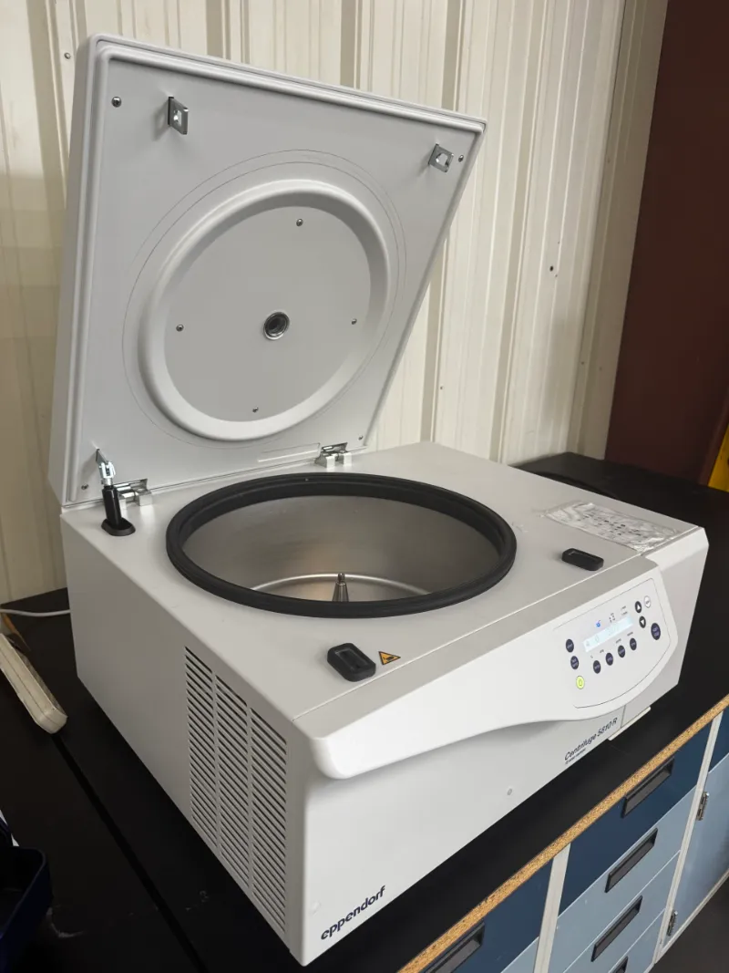 Eppendorf 5810 Benchtop Centrifuge thumbnail 4