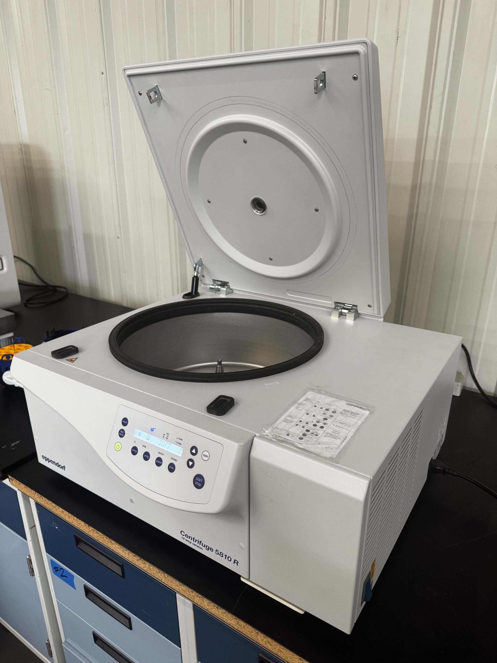 Eppendorf 5810 Benchtop Centrifuge thumbnail 3