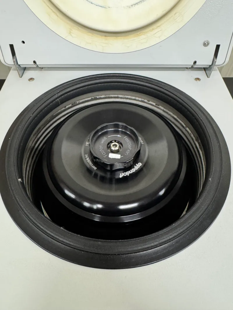 Eppendorf 5417R Refrigerated Benchtop Centrifuge thumbnail 4