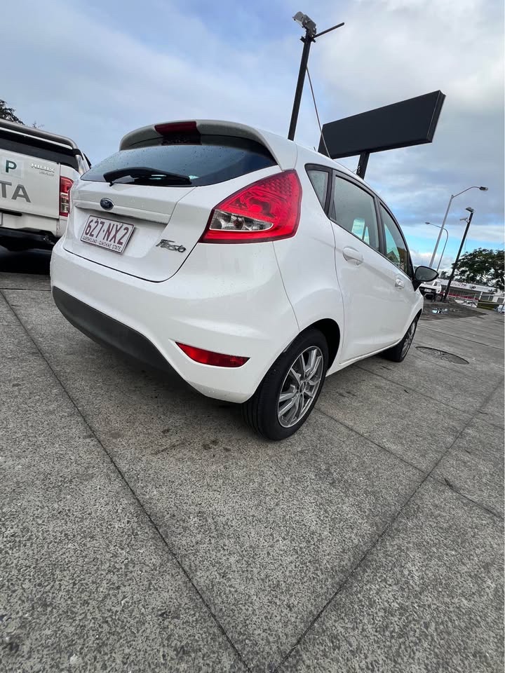 2012 Ford Fiesta photo 7