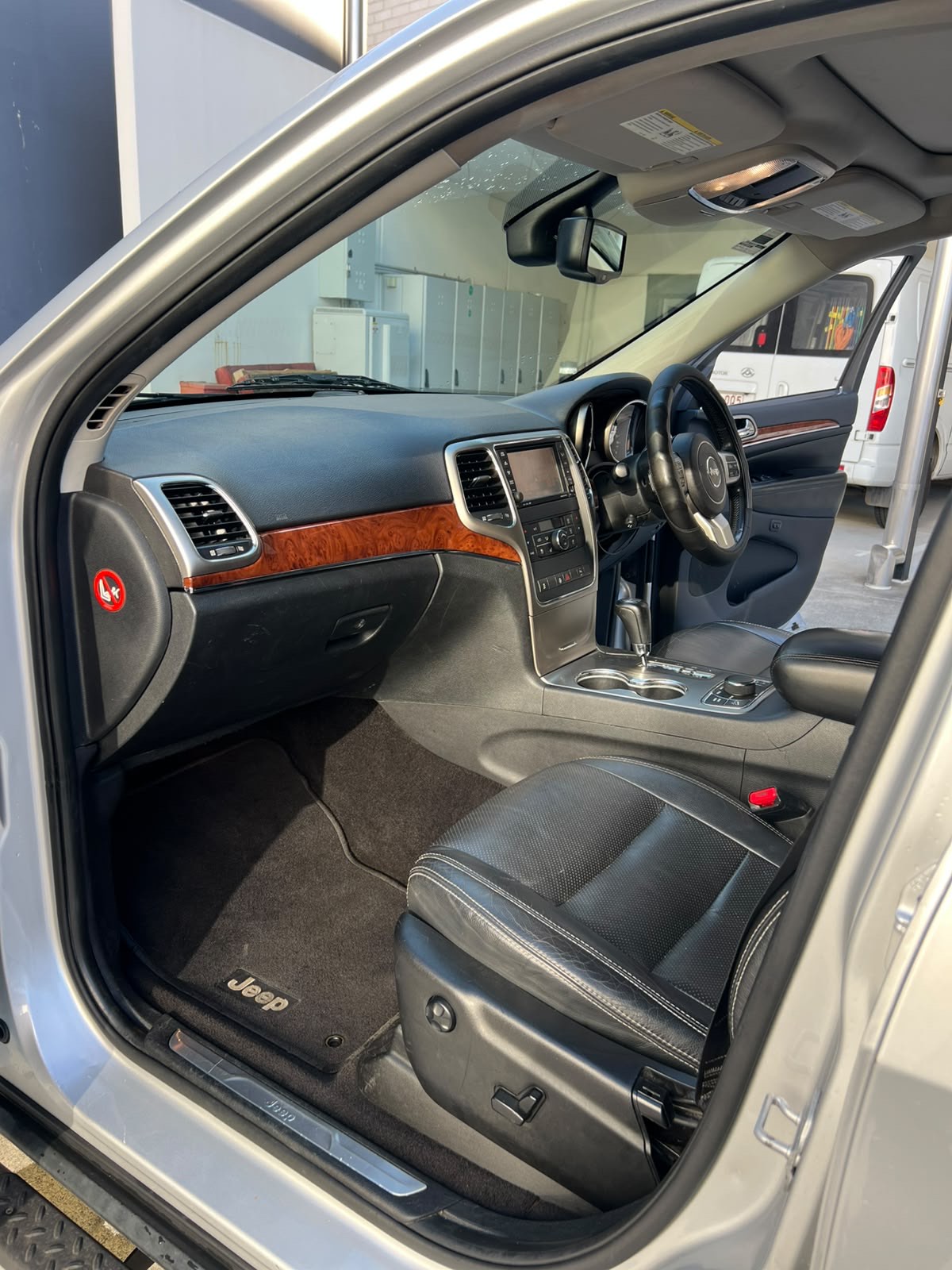 2011 Jeep Grand Cherokee Limited photo 7