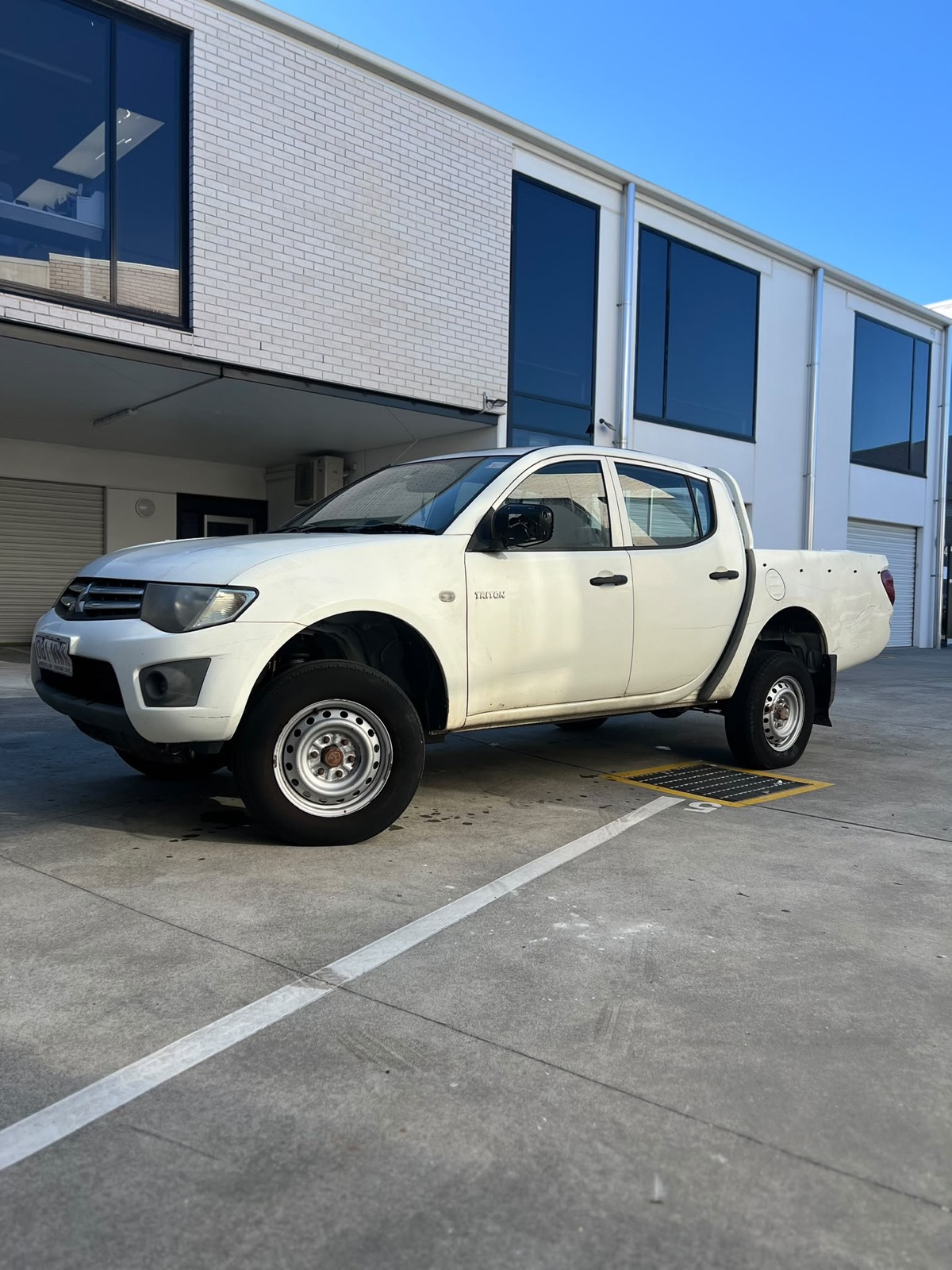 2010 Mitsubishi Triton GLX photo 2