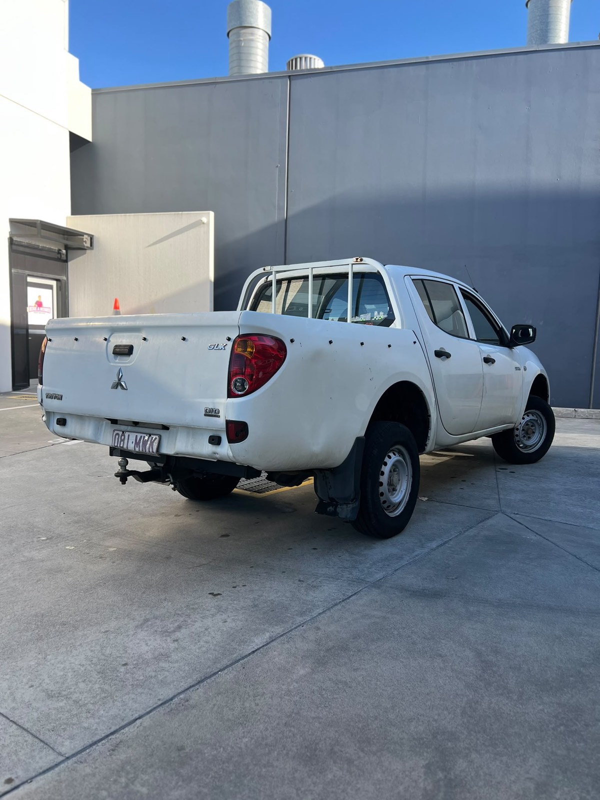 2010 Mitsubishi Triton GLX photo 3