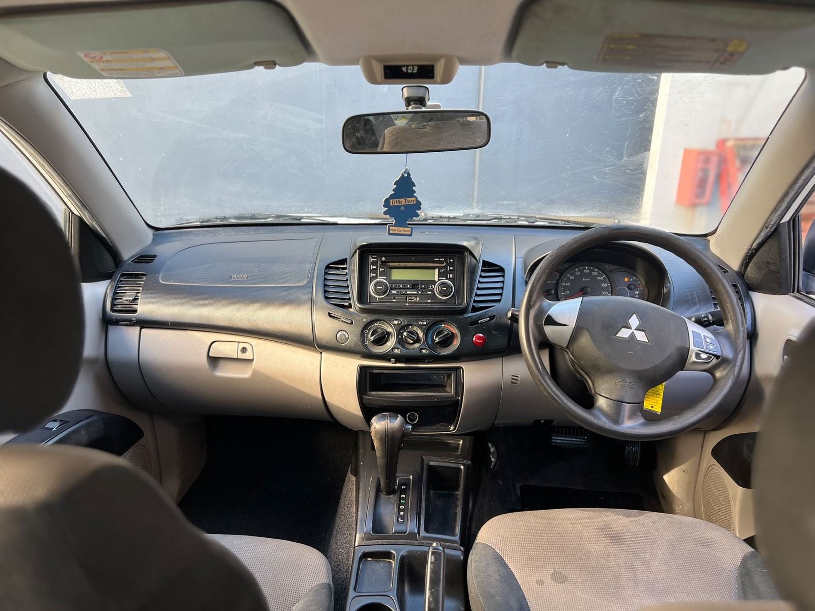 2010 Mitsubishi Triton GLX photo 6